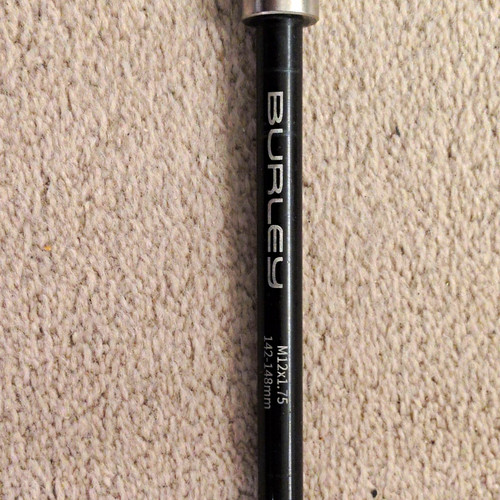 Burley black thru axle adapter - black,